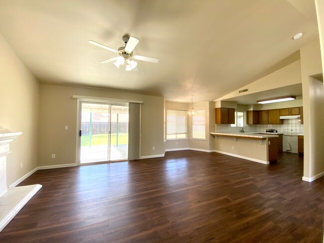 Building Photo - $2,295 Beautiful 3 Bedroom Home- Valentine...