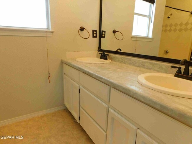 Building Photo - 5025 Ballinger Dr