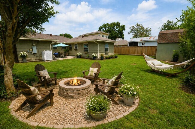 Building Photo - 4009 Nenana Dr