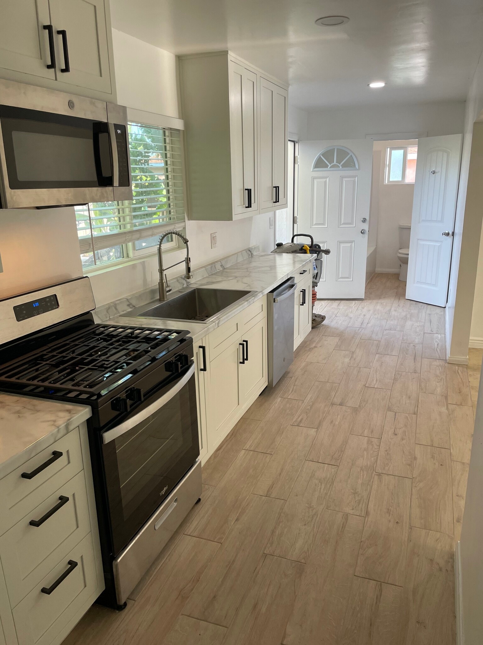 Kitchen - 3806 Linda Vista Dr