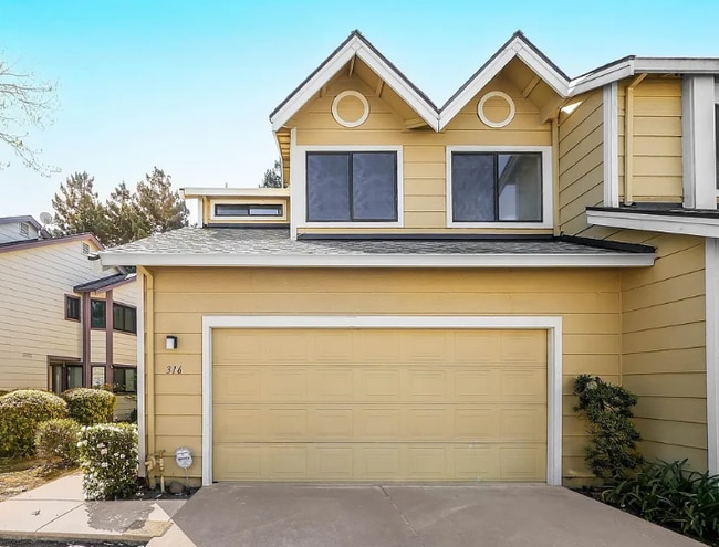 Primary Photo - 316 Del Monte Way
