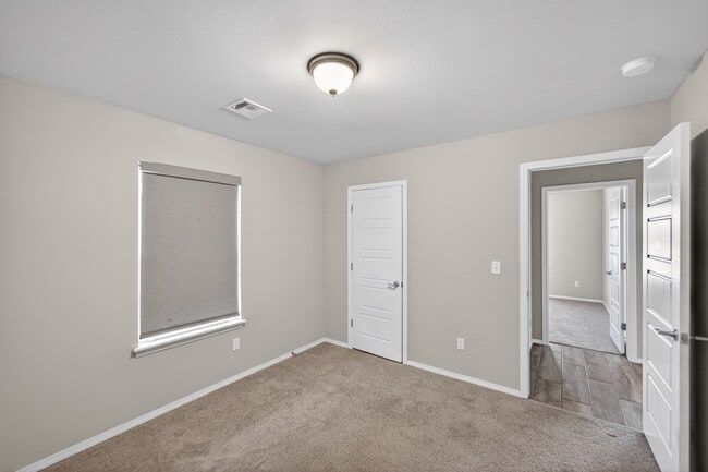 Building Photo - 4018 S 14th Pl