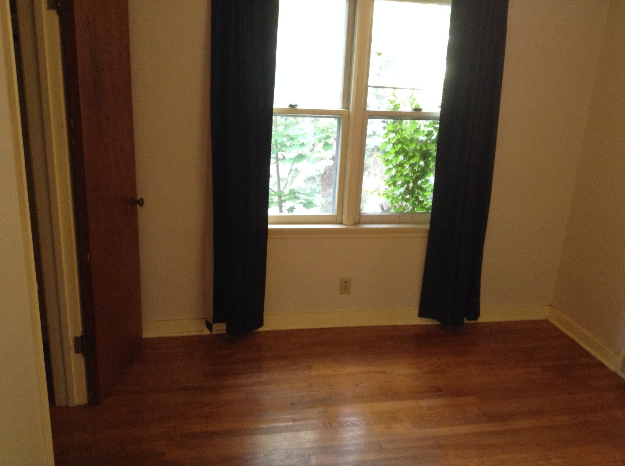 bedroom - 1139 E GORHAM ST APT 2