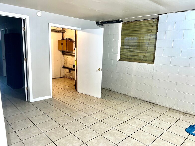 Building Photo - 3651 Niagara Dr
