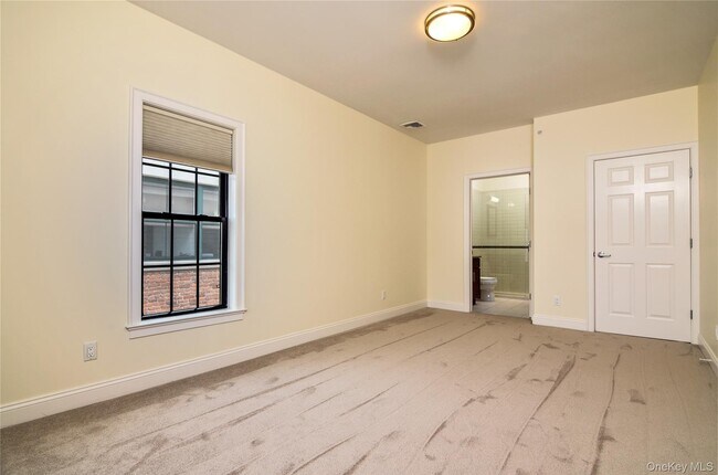 Building Photo - 30 Elm Pl