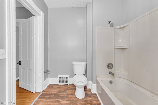 Building Photo - 2050 W 83rd St