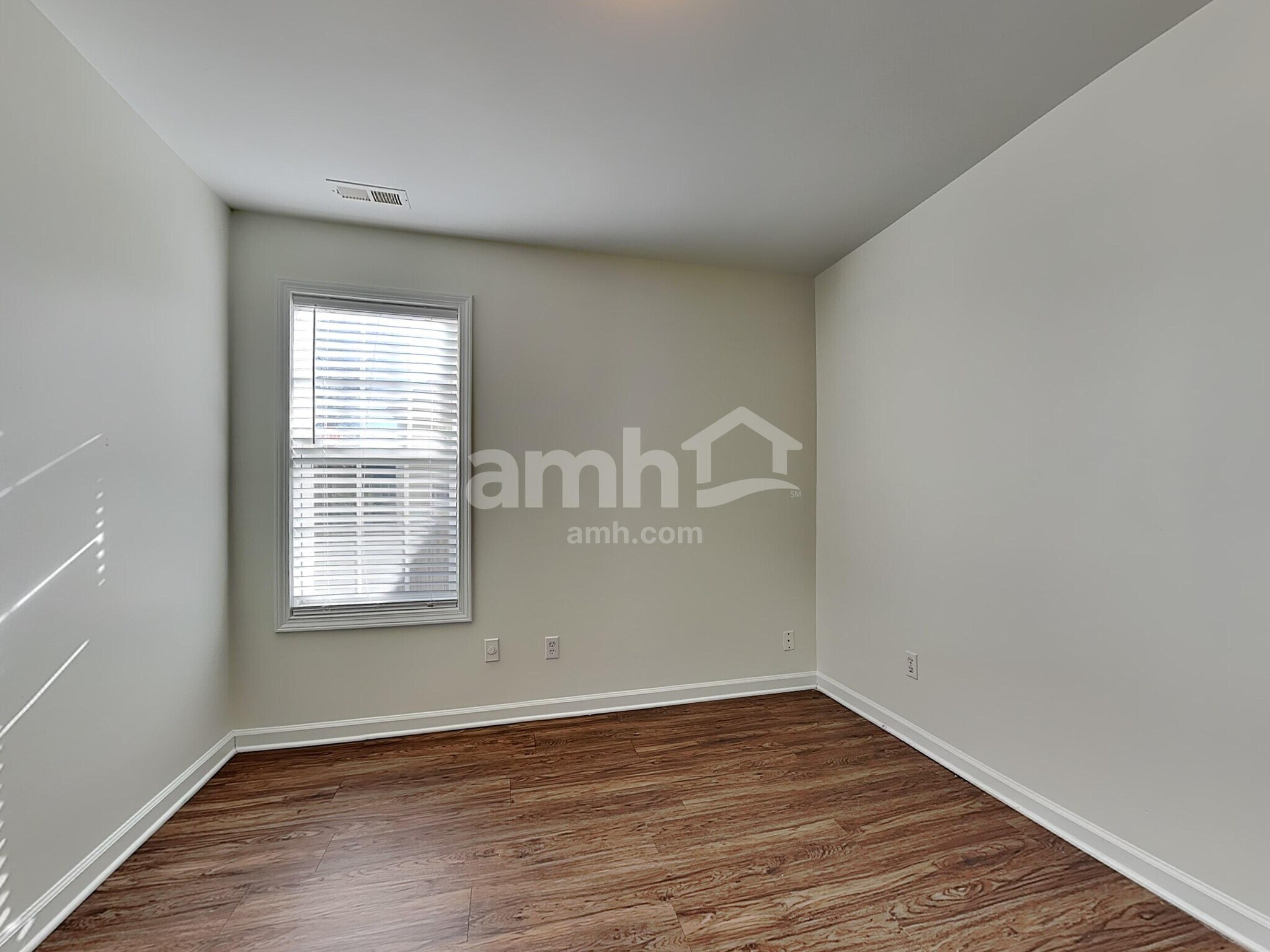 Building Photo - 3700 Cashew Dr