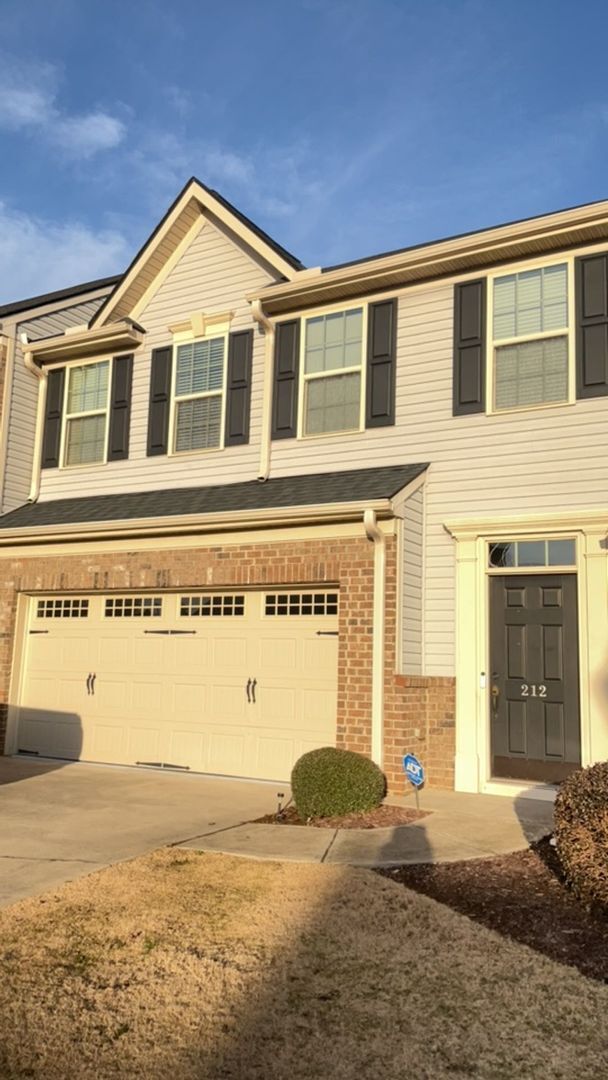 Primary Photo - A Beautiful 3 bedroom townhome in Greer 29650