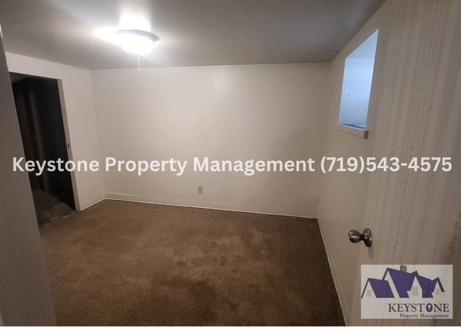 Building Photo - Freshly Painted Home - 2 Bedrooms/1 Bath/ ...