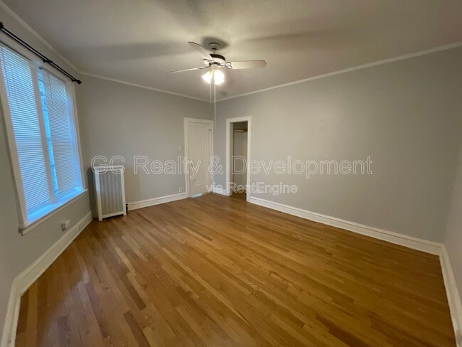 Building Photo - 7512 N Claremont Ave