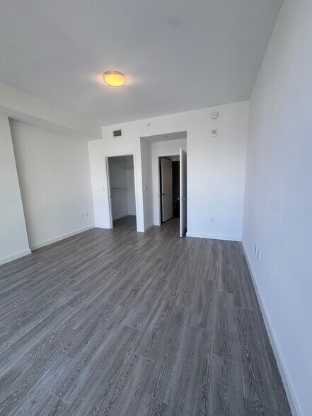 Building Photo - 420 NW 25th Ct