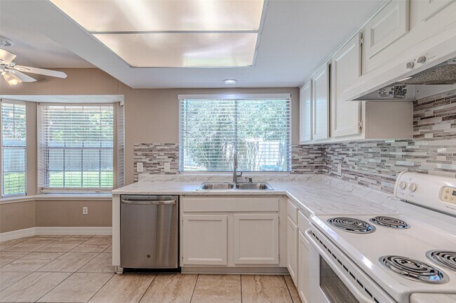 Building Photo - 18506 Creekfield Ct