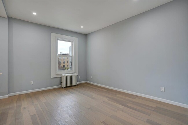 Building Photo - 317 4th St