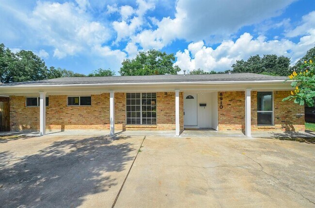 Primary Photo - 8910 Reamer St