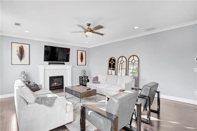 Building Photo - 1395 Marion St SE