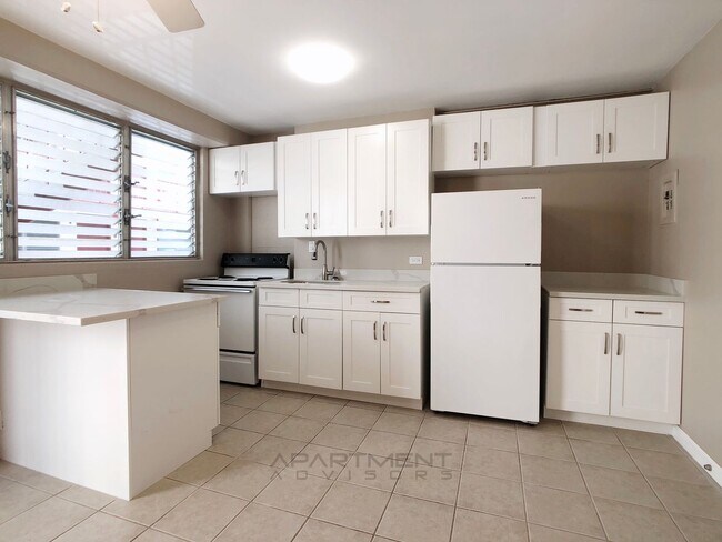 Building Photo - 2543 Kuhio Ave.