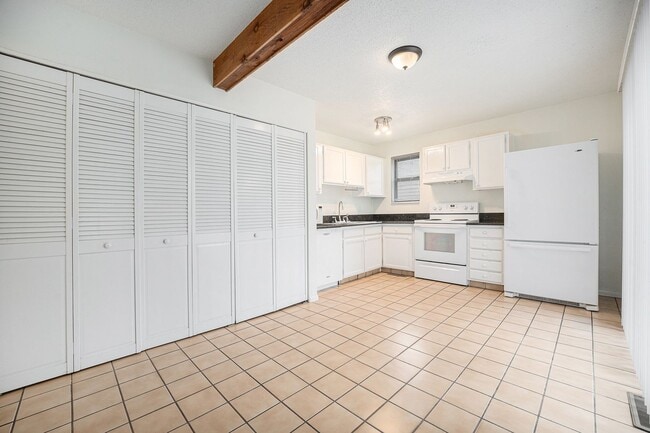 Building Photo - 9626 E Kansas Cir
