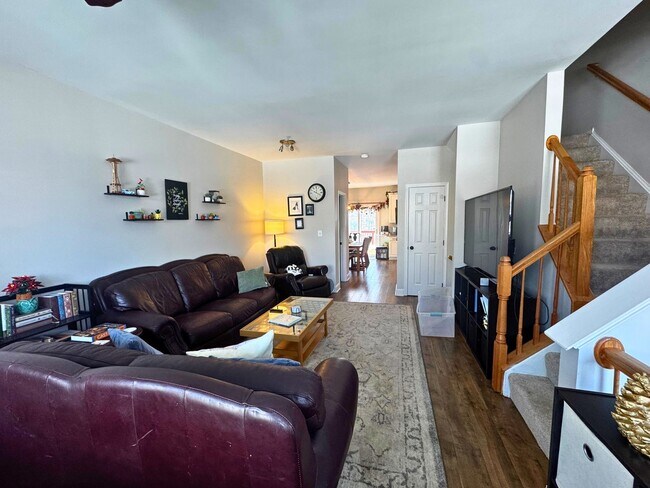 Building Photo - Well-Located 3BR, 2-Full, and 2-Half Bath Townhouse w/ One-Car Garage in Sterling, VA