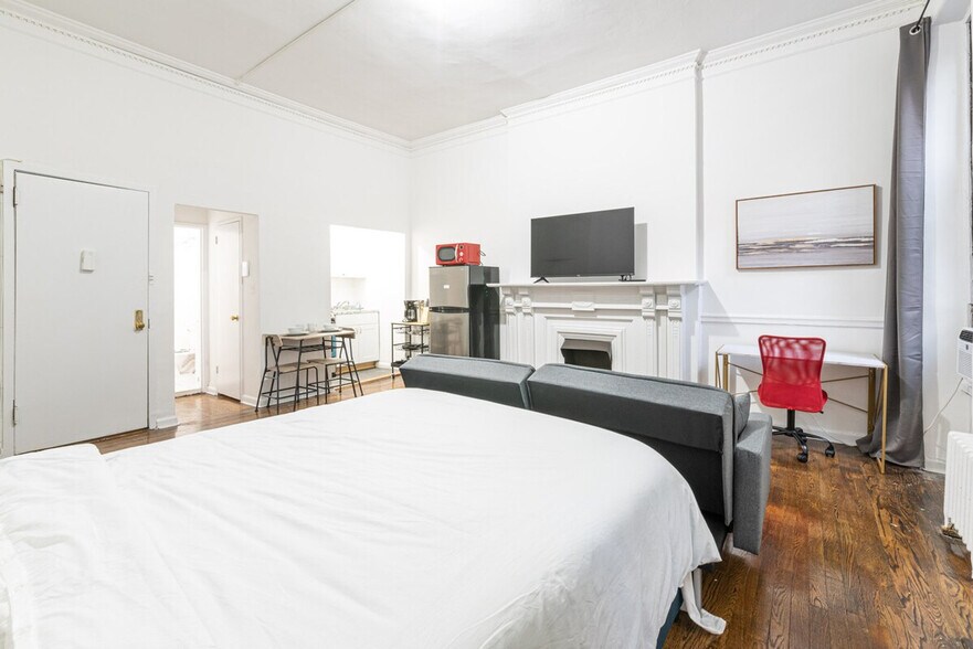 Building Photo - 233 Park Ave