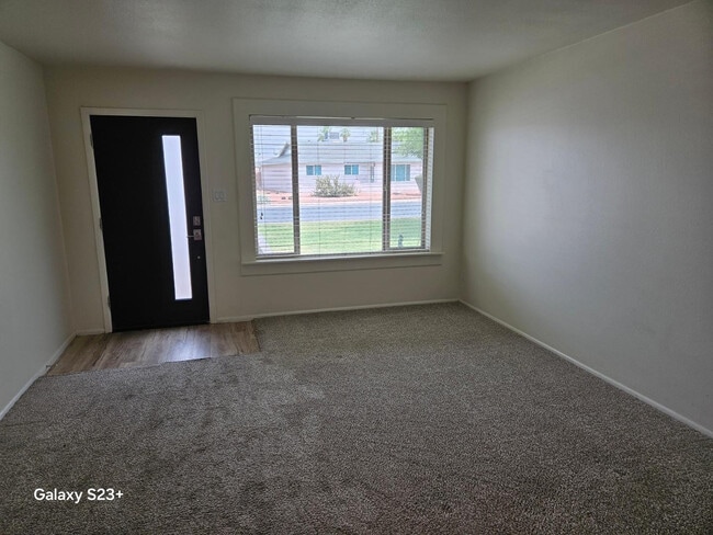 Building Photo - 531 E Laguna Dr