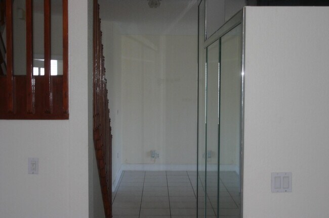 Building Photo - 7588 Parkside Ln