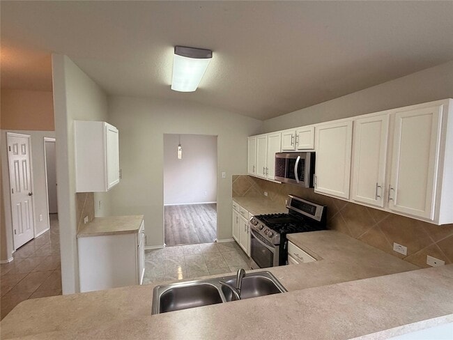 Building Photo - 631 Kiley Dr