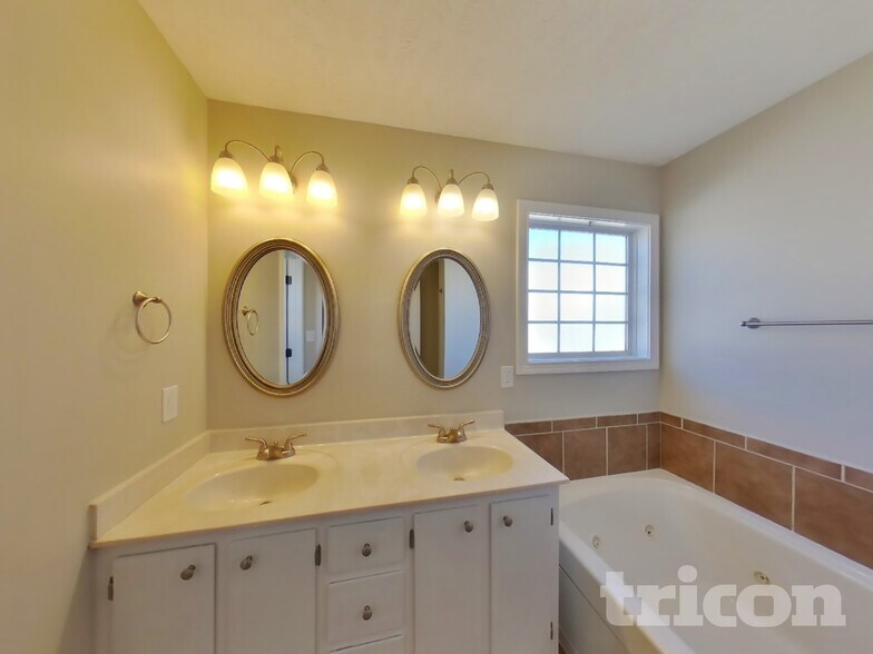 Building Photo - 1457 Mutual Dr