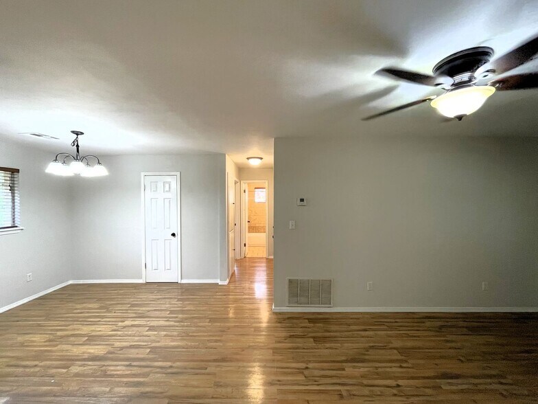 Building Photo - 7400 S Drexel Pl