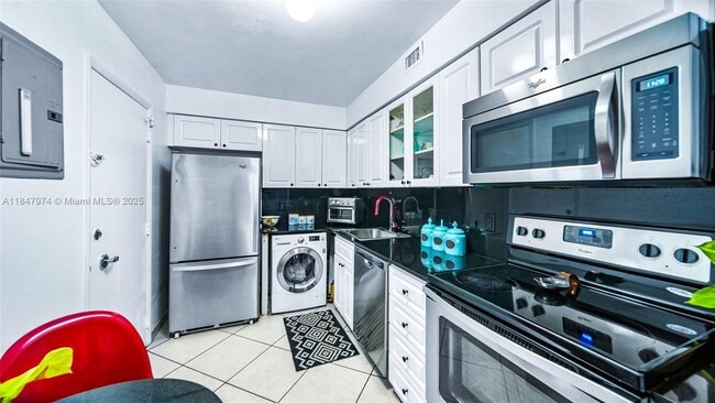 Building Photo - 6770 Indian Creek Dr