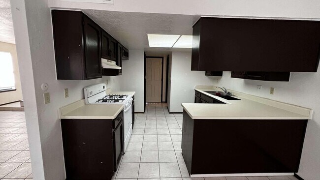 Building Photo - 1500 Monte Sanders Ln