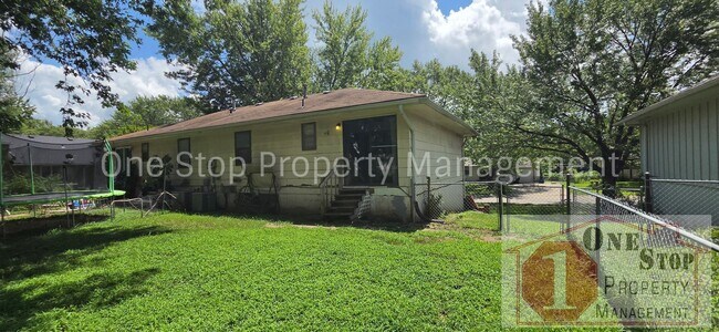 Building Photo - 16618 E 3 Terrace N