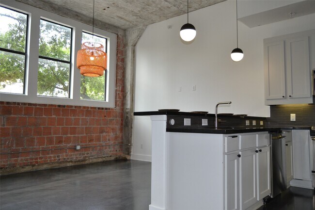 Building Photo - 2323 Polk St