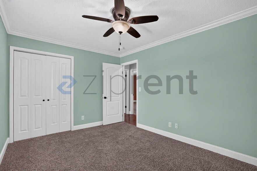 Building Photo - Unit