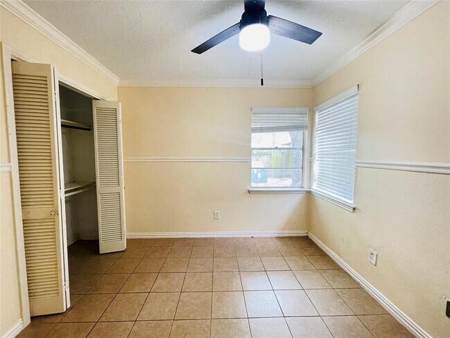 Building Photo - 2503 Radcliffe Dr