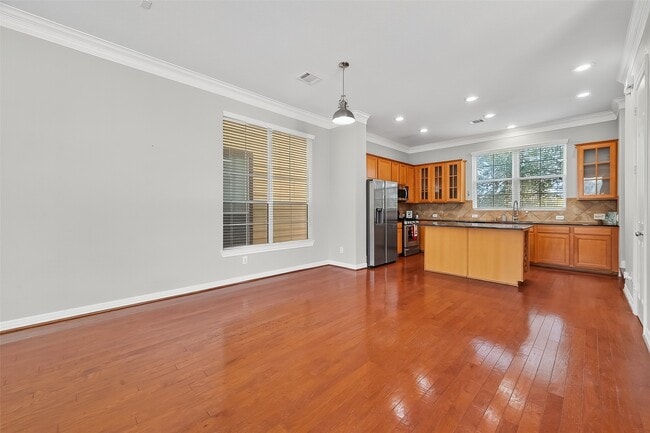 Building Photo - 3019 Clearview Cir