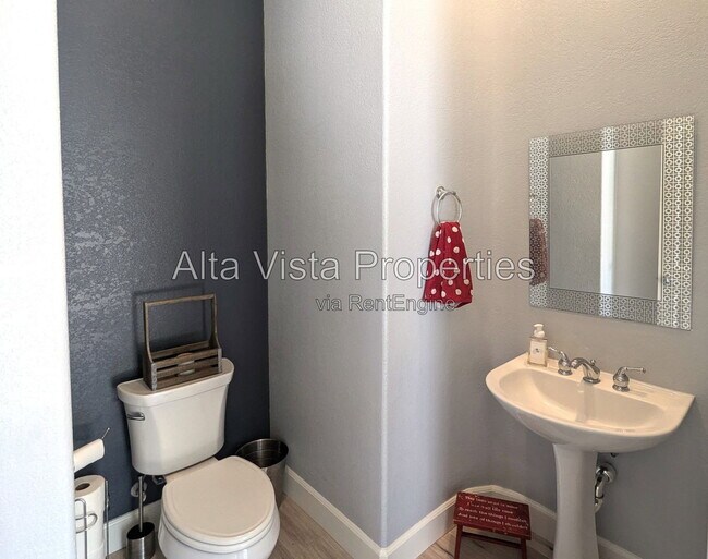 Building Photo - 9129 White Alder Ct