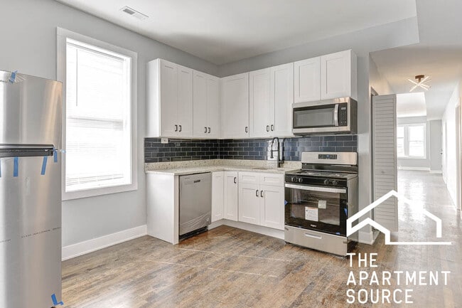 Primary Photo - 2935 N Lawndale Ave