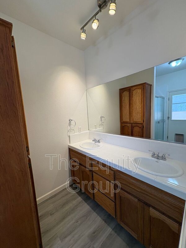 Building Photo - 1106 N Crenshaw St