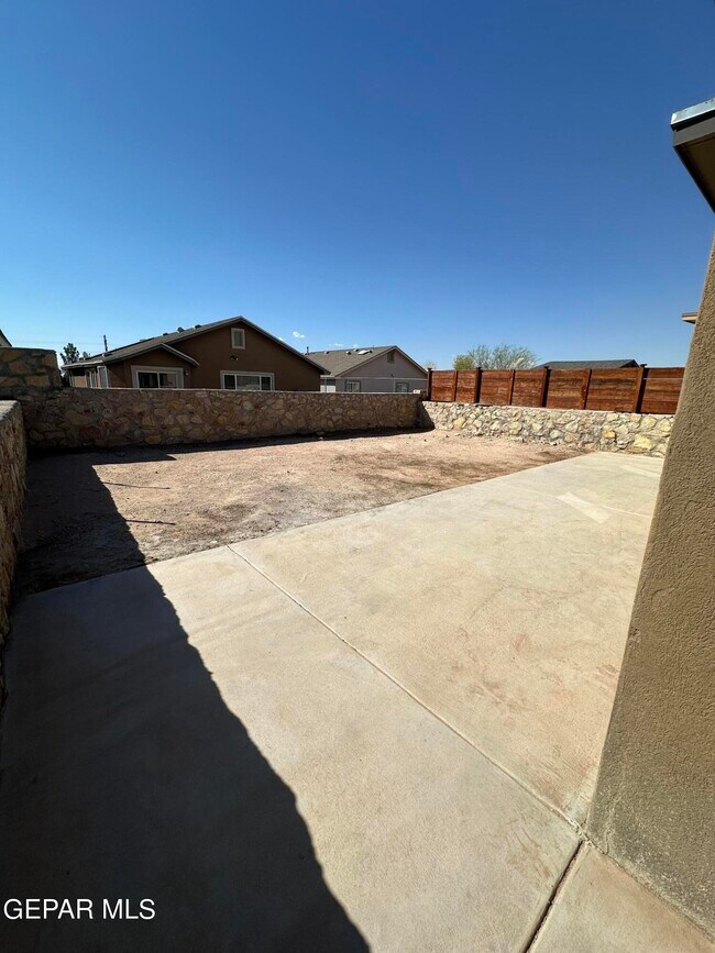 Building Photo - 4925 Vincent James St