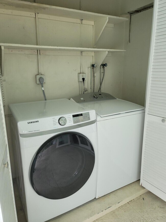 Building Photo - 1680 NE 34th Lane B Oakland Park Fl 33334