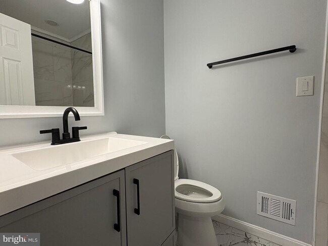 Building Photo - 12654 Valleywood Dr