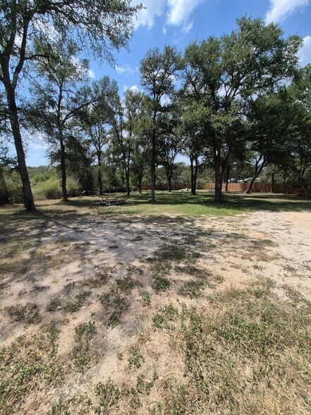 Building Photo - 126 Deer Run Dr