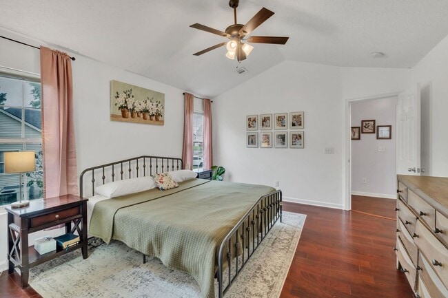 Building Photo - Three bed two bath home with 2 car garage. Less than 7 miles from airport & close to Percy Priest...