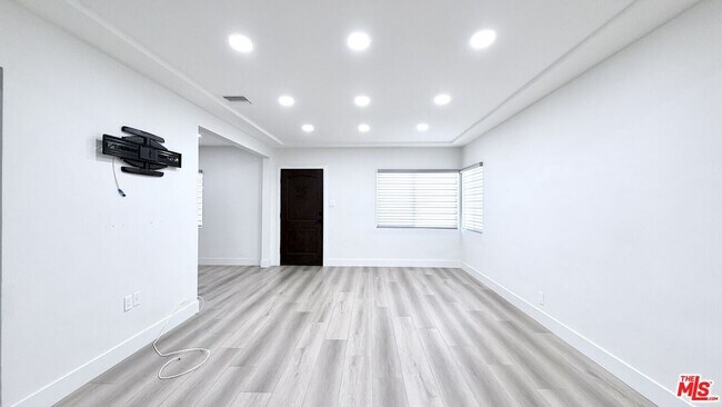 Building Photo - 11836 Rialto St