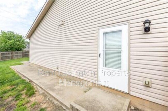 Building Photo - 300 Elkchester Cir