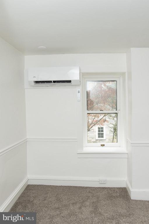 Building Photo - 2928 Lincoln Hwy E