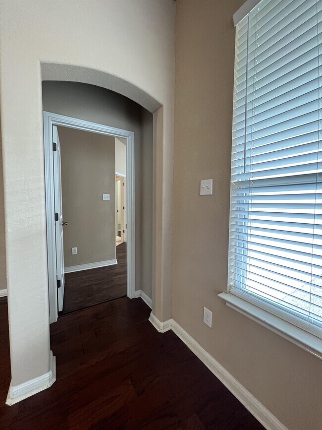 Building Photo - 25030 Buttermilk Ln