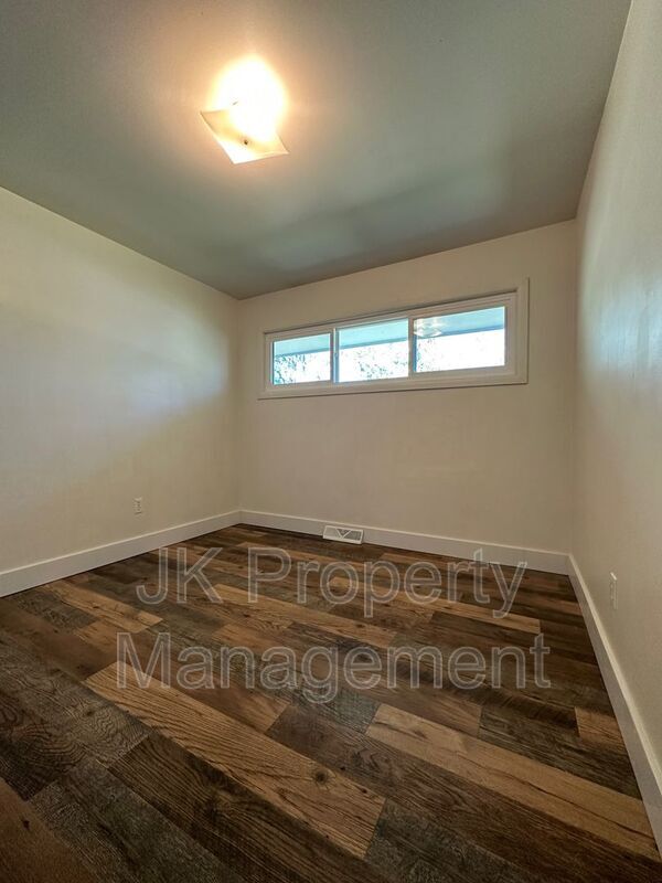 Building Photo - 319 Beth Dr