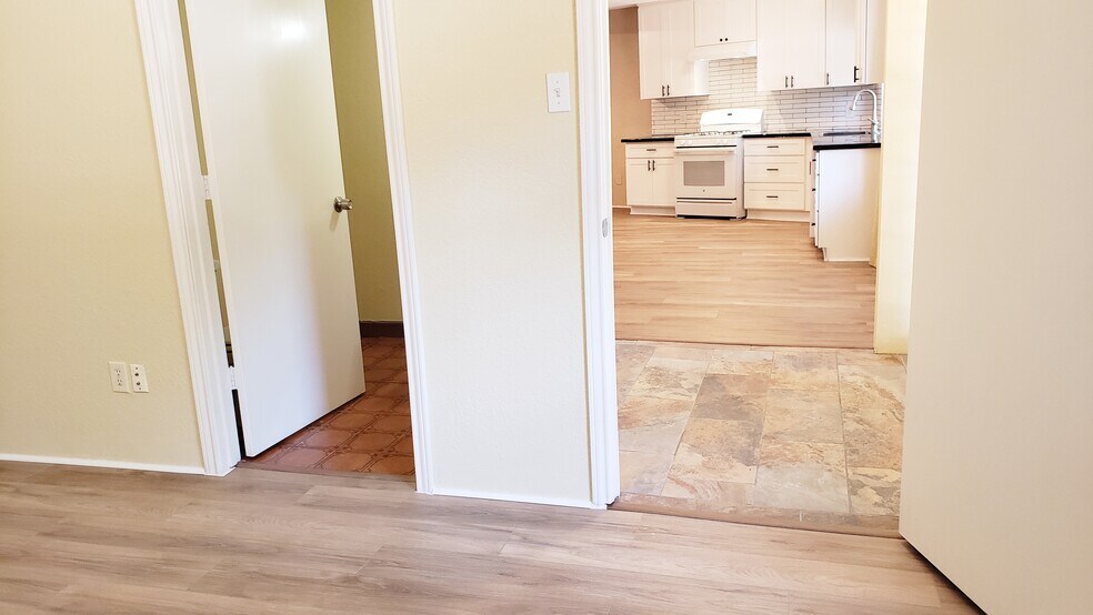 first floor entrance - 409 Ridgeway St