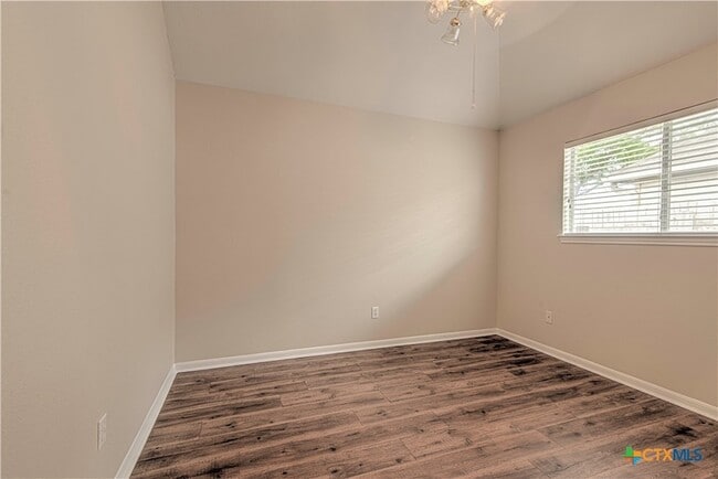 Building Photo - 5005 Warwicke Dr